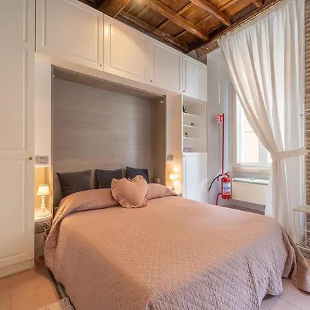 Апартаменты Secret Retreat In The Heart Of The Ghetto By Houseeds